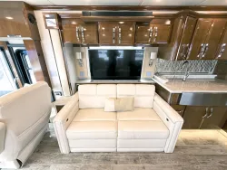 2018 Newmar King Aire 4553 | Thumbnail Photo 8 of 33