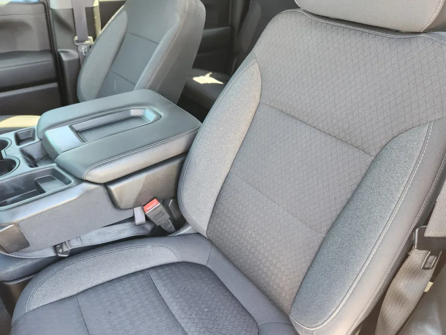 2020 Chevrolet Silverado 1500 LT | Photo 8 of 24