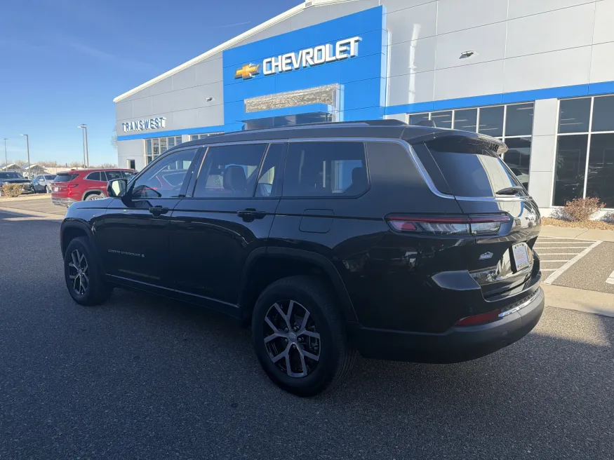 2023 Jeep Grand Cherokee L Limited | Photo 2 of 23