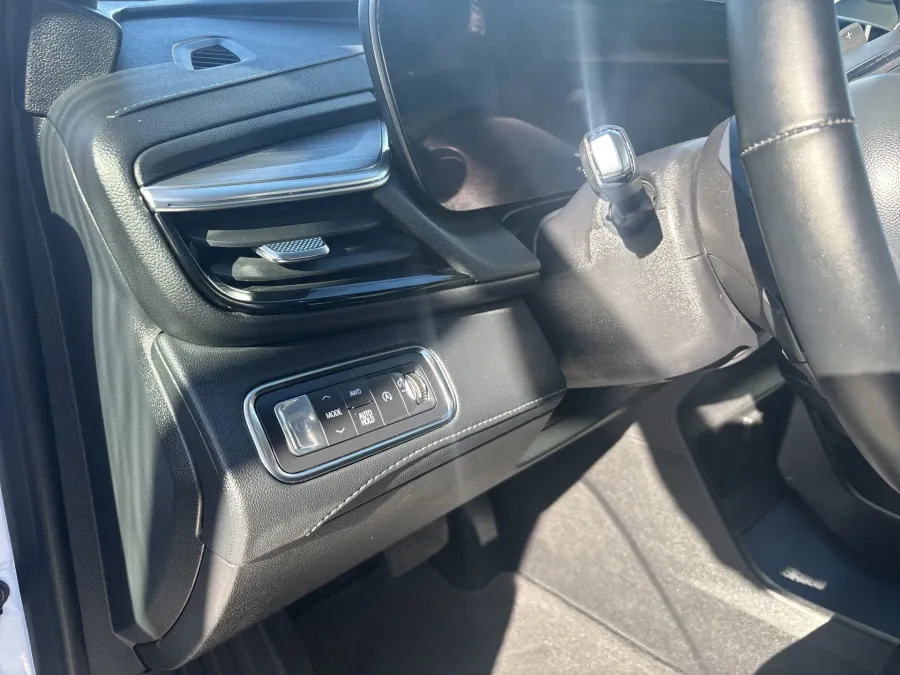 2025 Buick Enclave Preferred | Photo 16 of 24