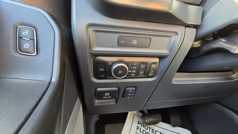 2025 Ford F-150 | Photo 14 of 32