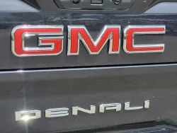2026 GMC Sierra 2500HD Denali | Thumbnail Photo 10 of 25