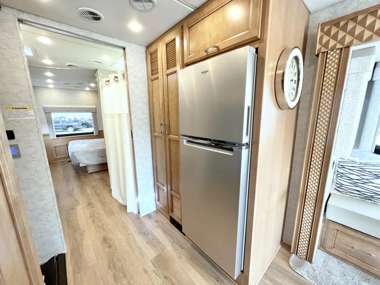 2023 Newmar Bay Star 3811 | Photo 13 of 38