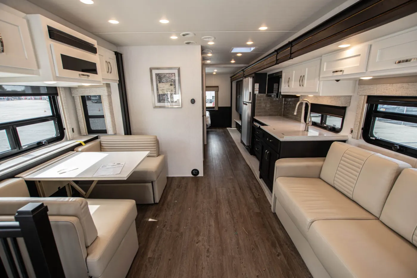2026 Newmar Bay Star 3225 | Photo 3 of 23