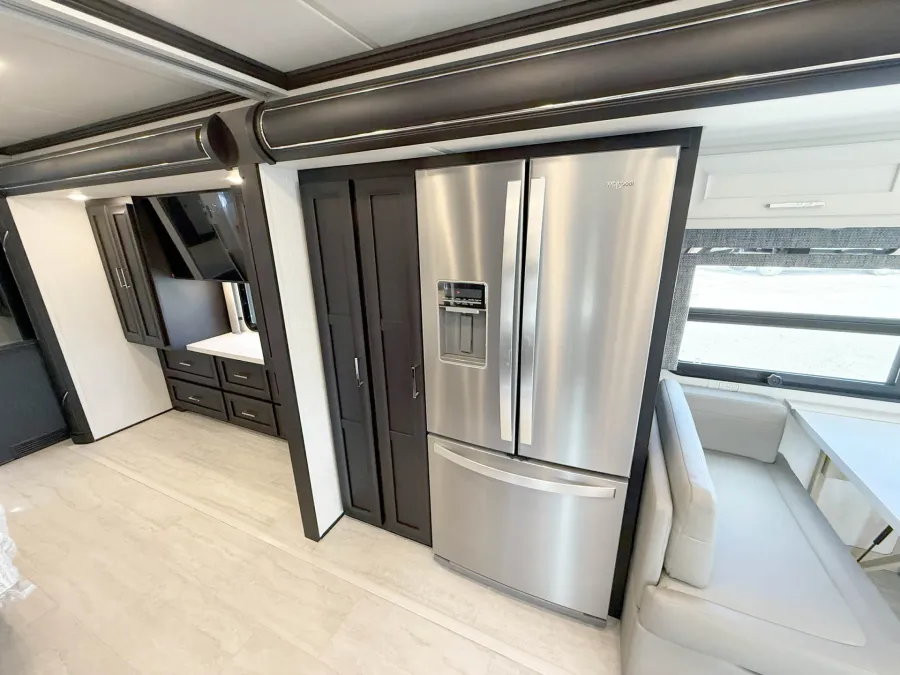 2026 Newmar Supreme Aire 4505 | Photo 13 of 30