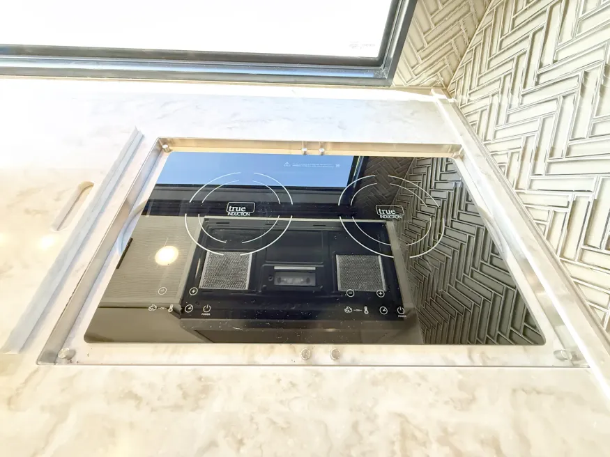 2022 Newmar New Aire 3543 | Photo 12 of 31