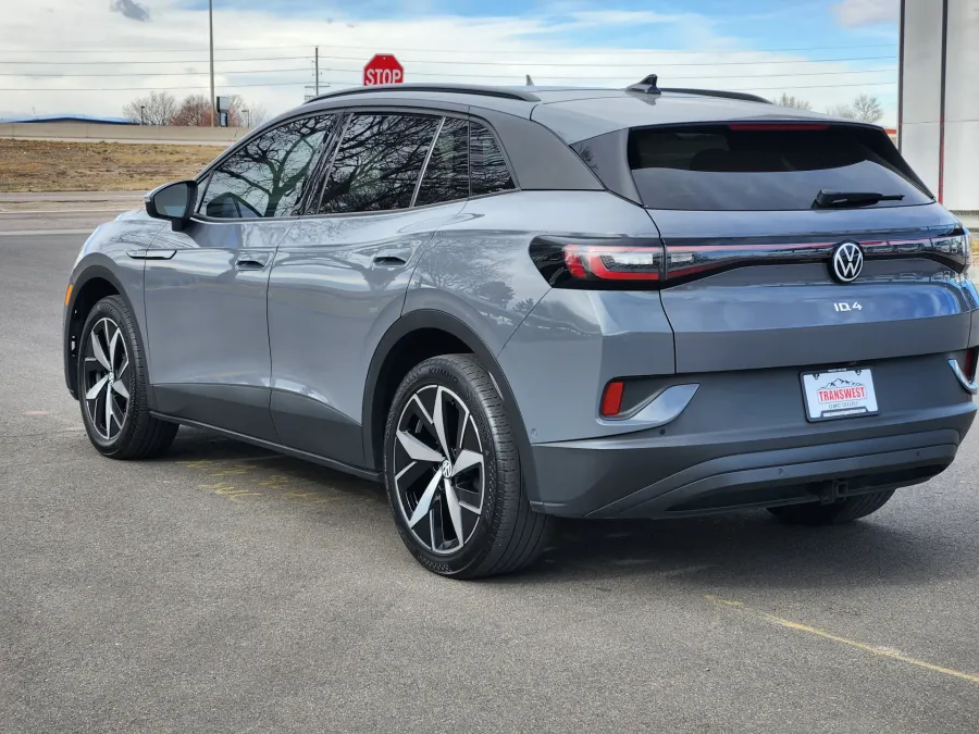 2023 Volkswagen ID.4 | Photo 3 of 22