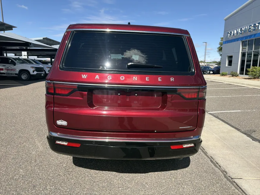 2024 Jeep Wagoneer Series II | Photo 3 of 22