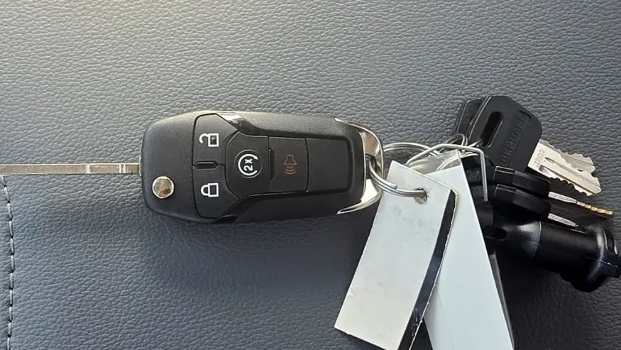 2025 Ford Super Duty F-600 | Photo 24 of 26