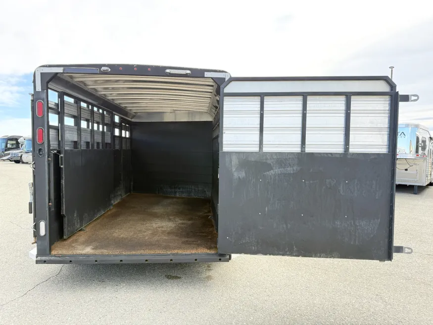 2022 Logan Coach Stock Combo | Photo 9 of 16