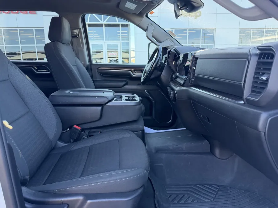 2024 Chevrolet Silverado 2500HD LT | Photo 10 of 18