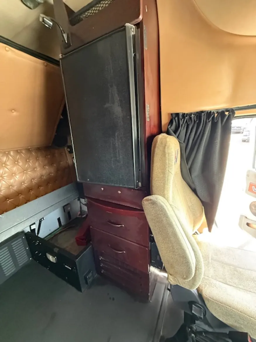 2022 Western Star 5700XE | Photo 15 of 16