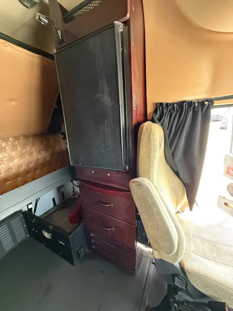 2022 Western Star 5700XE | Photo 15 of 16
