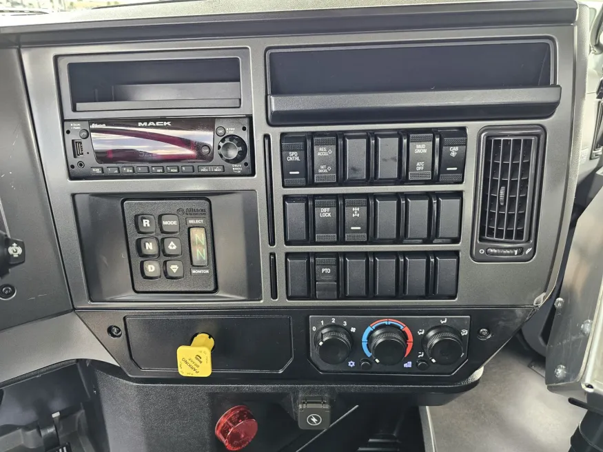 2024 Mack GU813 | Photo 12 of 17