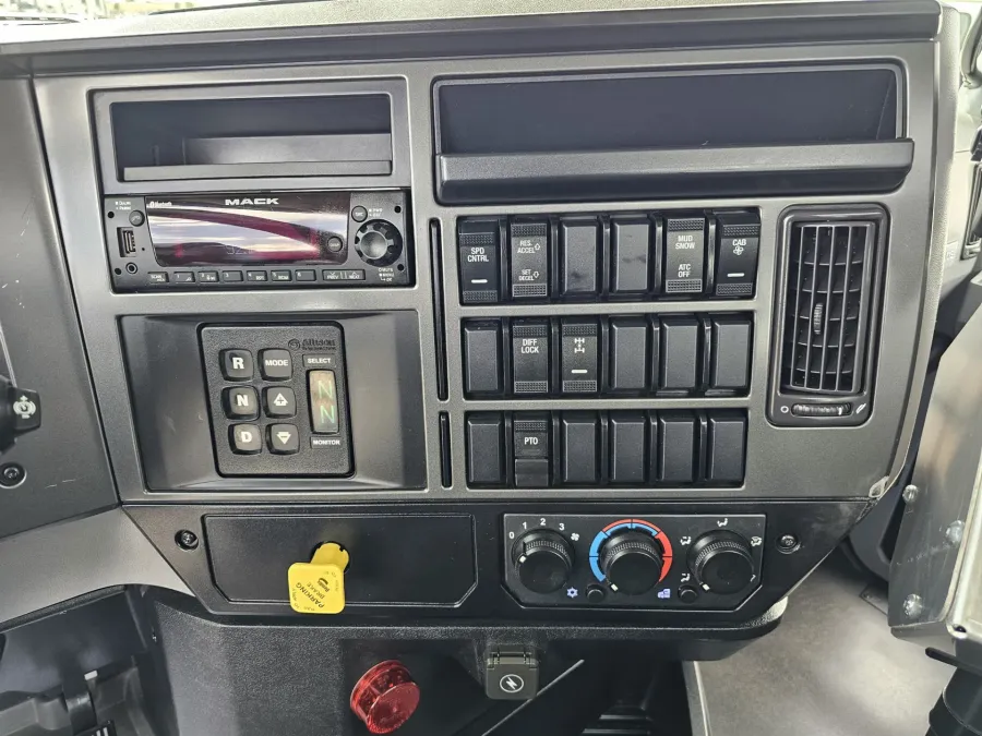 2024 Mack GU813 | Photo 12 of 17