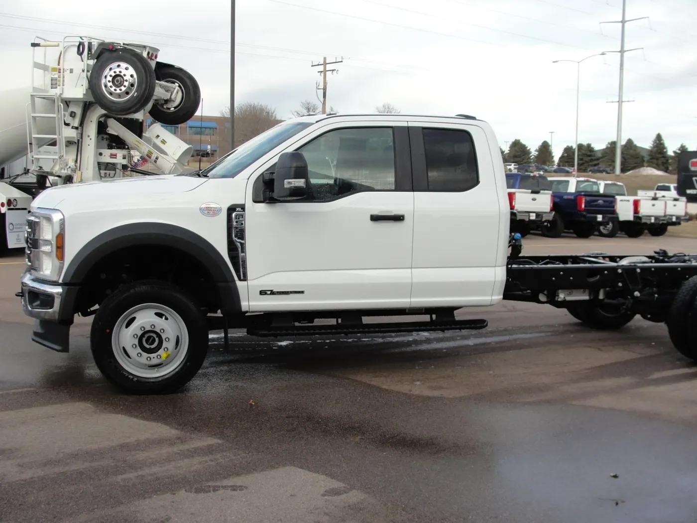 2026 Ford F550 | Photo 2 of 12