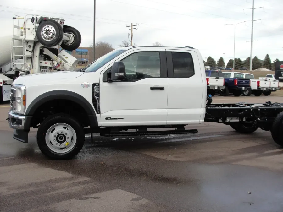 2026 Ford F550 | Photo 2 of 12