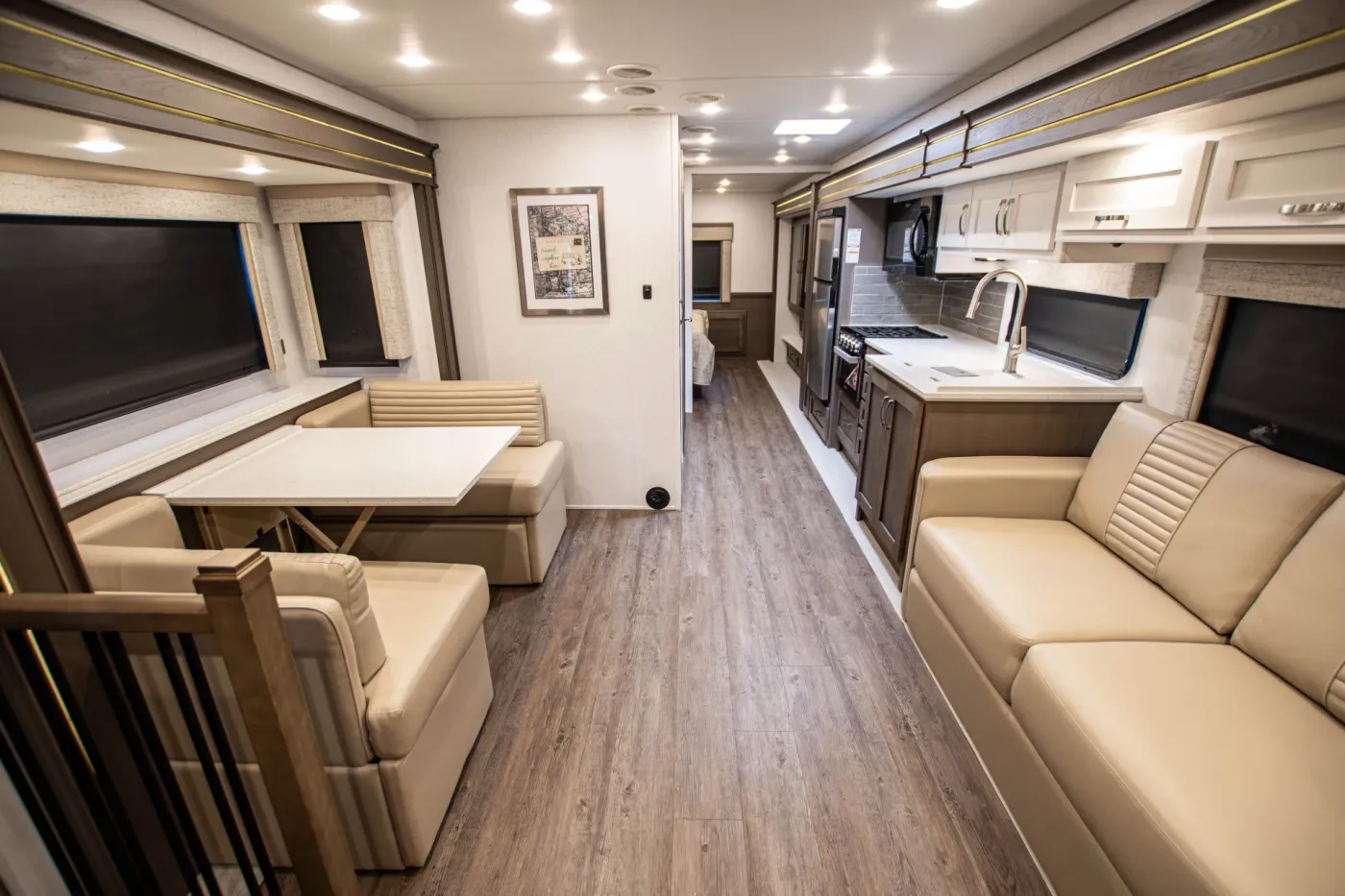 2026 Newmar Bay Star Sport 3225 | Photo 3 of 25