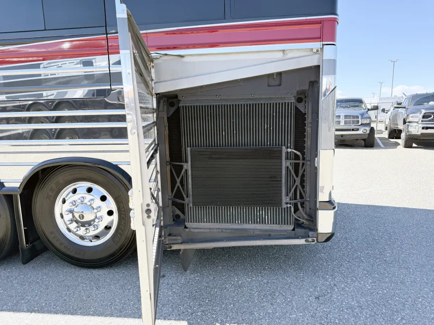 2017 Emerald Prevost X3-45 Double Slide | Photo 31 of 34