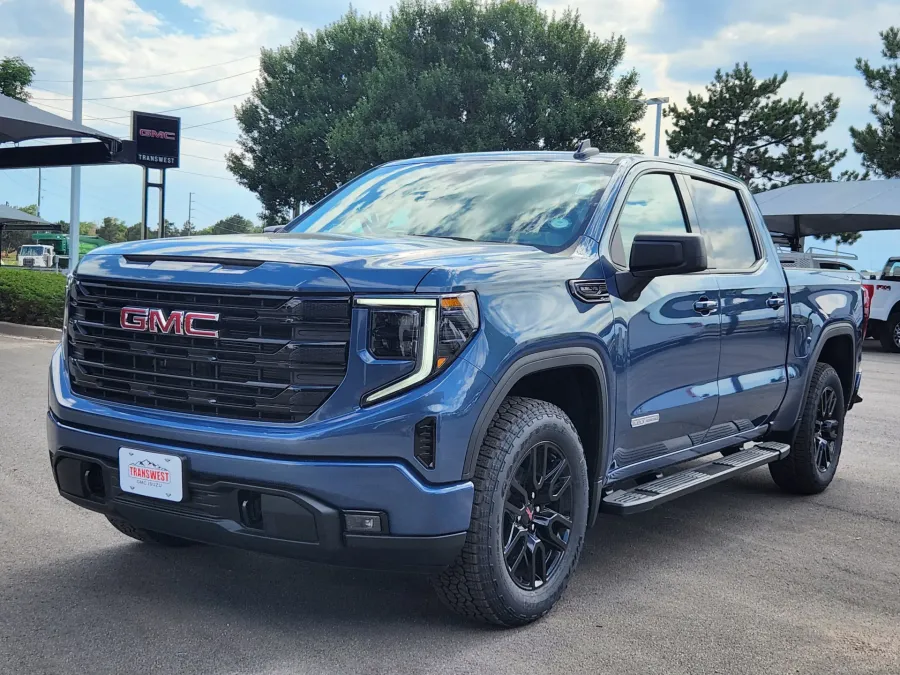 2025 GMC Sierra 1500 Elevation | Photo 3 of 29