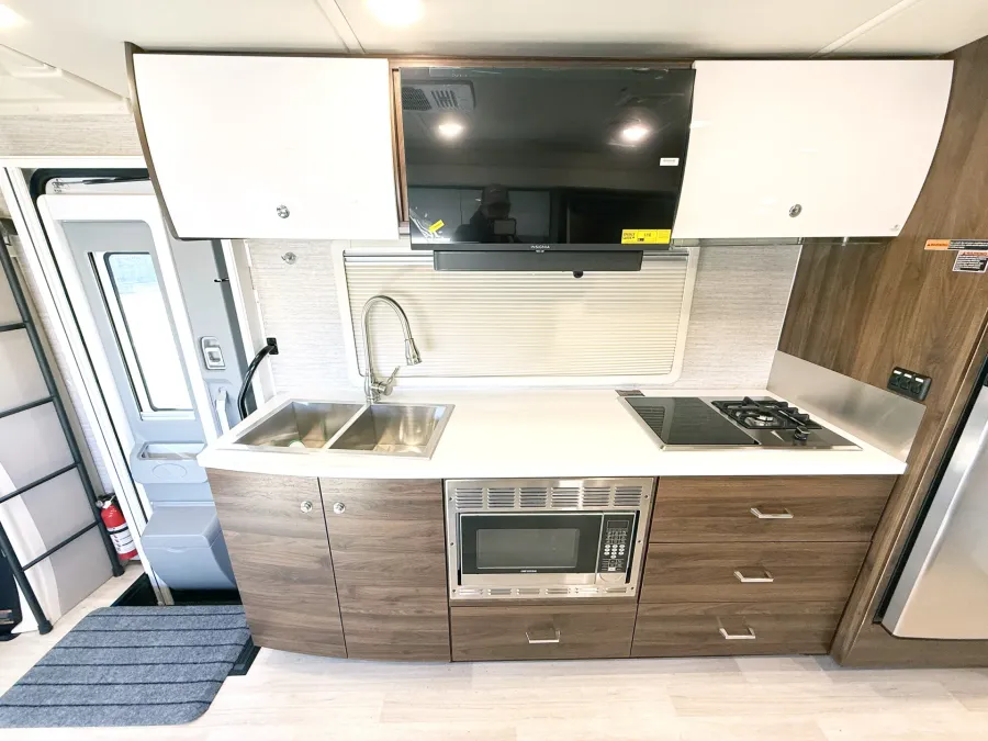 2022 Winnebago Navion 24D | Photo 8 of 23