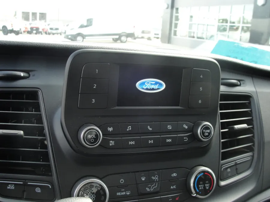 2022 Ford Transit | Photo 9 of 13