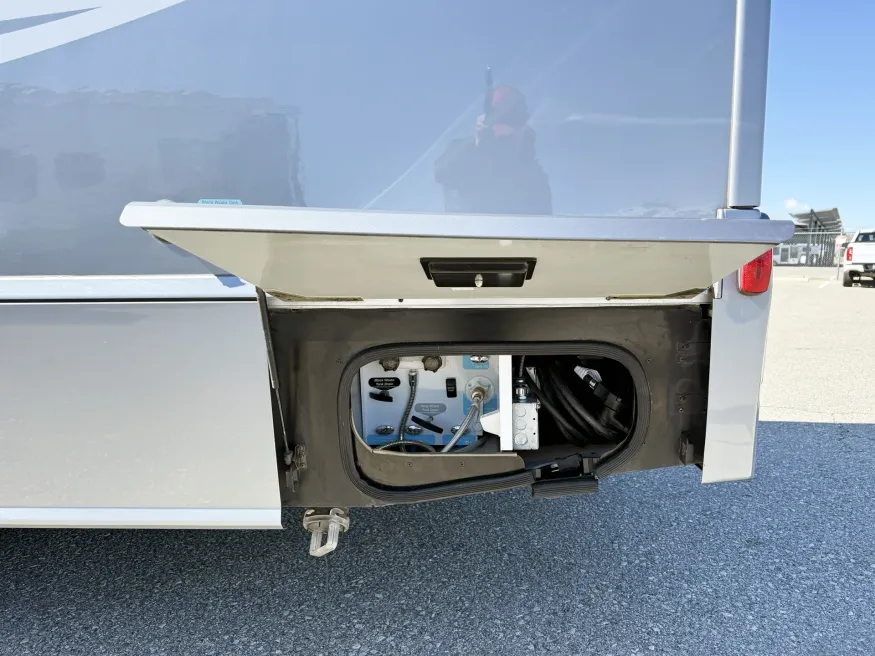 2019 Winnebago Navion 24J | Photo 21 of 24