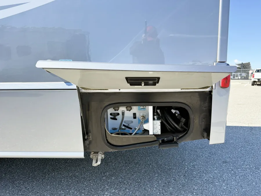 2019 Winnebago Navion 24J | Photo 21 of 24