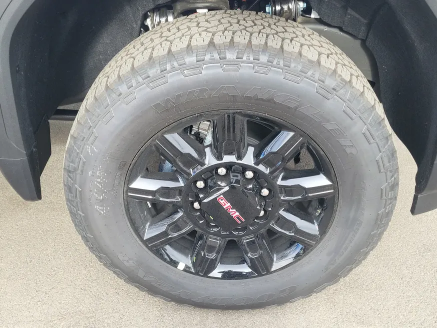 2026 GMC Sierra 3500HD AT4 | Photo 6 of 24