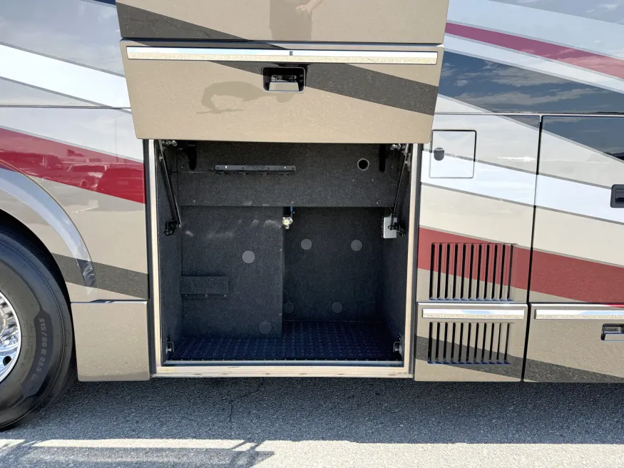 2023 Emerald Prevost H3-45 Double Slide | Photo 10 of 15