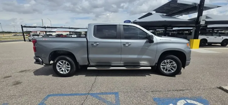 2025 Chevrolet Silverado 1500 | Photo 4 of 28