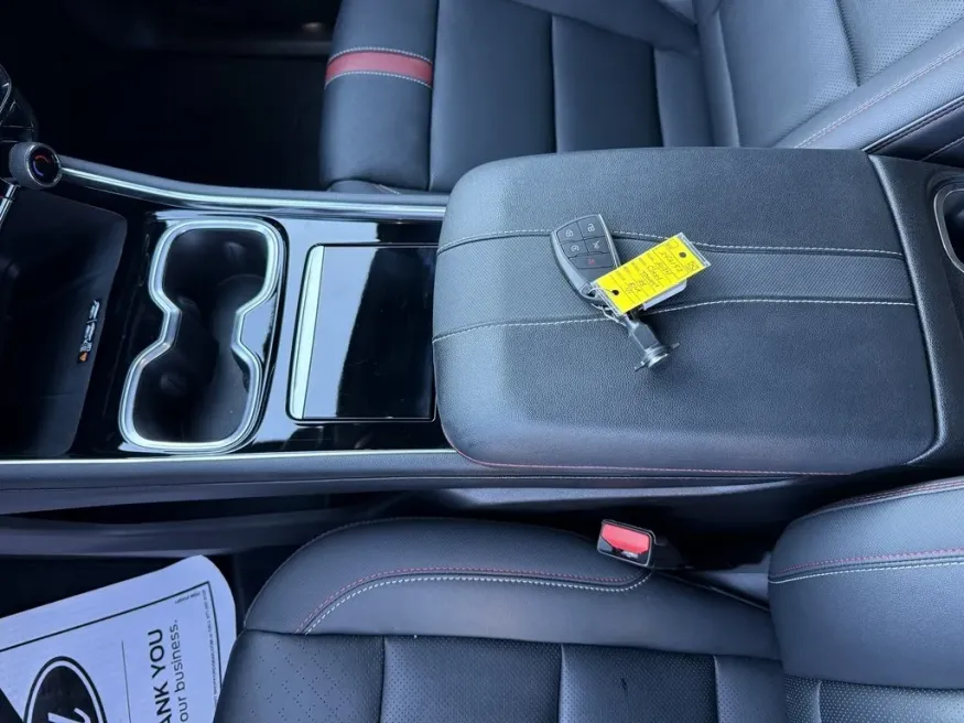 2024 Chevrolet Traverse | Photo 18 of 28