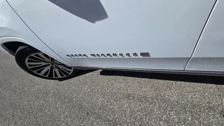 2022 Jeep Grand Wagoneer | Photo 2 of 45