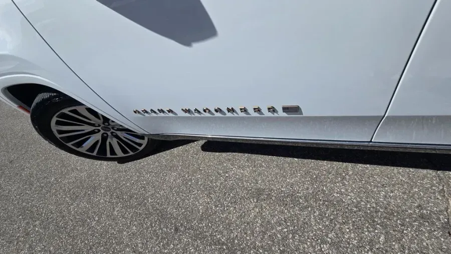 2022 Jeep Grand Wagoneer | Photo 2 of 45