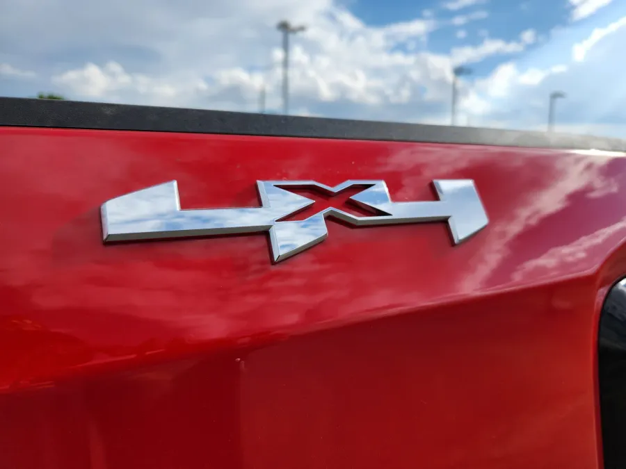 2025 GMC Sierra 1500 Elevation | Photo 12 of 28