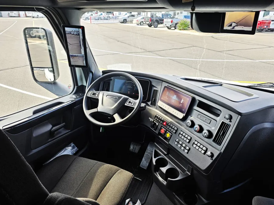 2026 Freightliner PJ126SLP | Photo 21 of 45