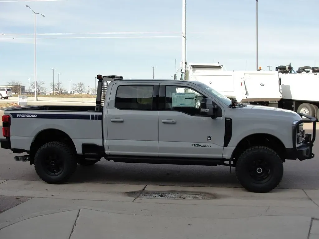 2026 Ford Super Duty F-250 Lariat | Photo 5 of 26