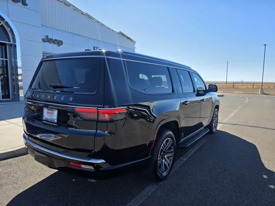 2025 Jeep Wagoneer L Base | Photo 7 of 34