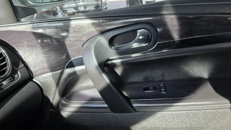 2017 Buick Enclave | Photo 29 of 32