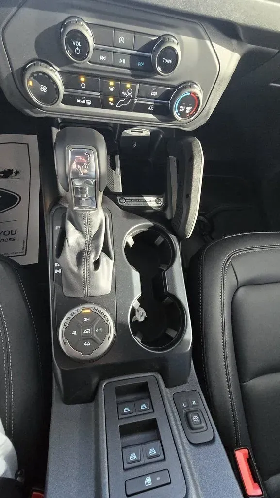 2025 Ford Bronco | Photo 19 of 25