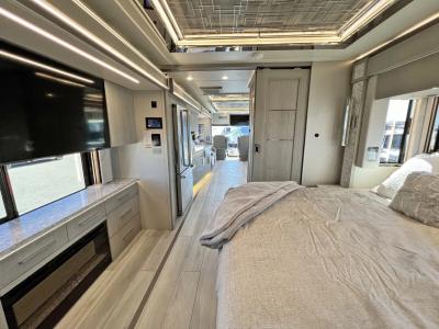 2022 Newmar King Aire 4533 | Thumbnail Photo 31 of 44