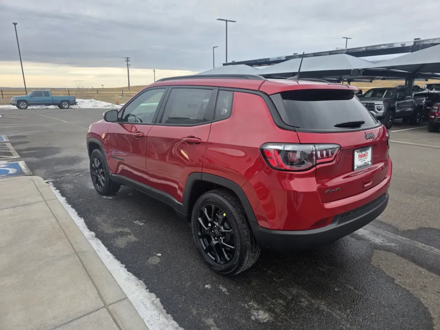 2026 Jeep Compass Latitude Altitude | Photo 5 of 24
