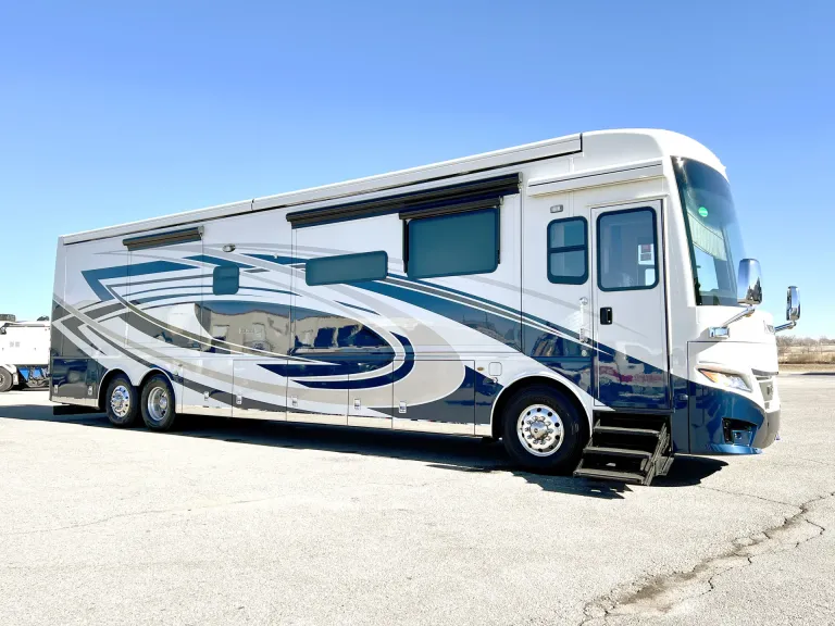 2023 Newmar London Aire 4569