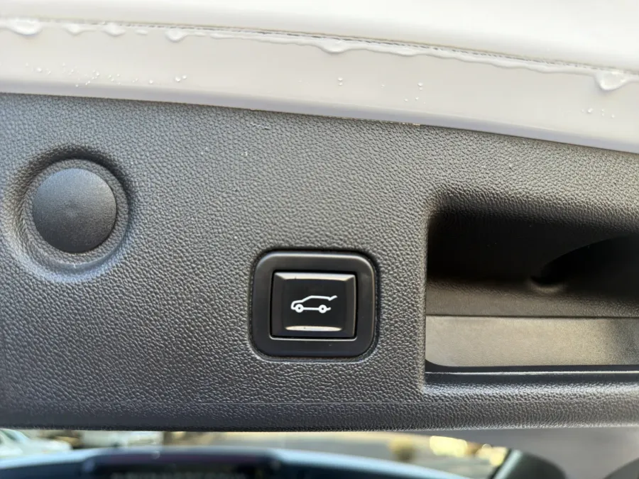 2021 Chevrolet Equinox LT | Photo 9 of 21