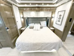 2027 Newmar Mountain Aire 4118 | Thumbnail Photo 15 of 28