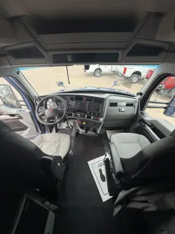2022 Kenworth T680 | Thumbnail Photo 13 of 16