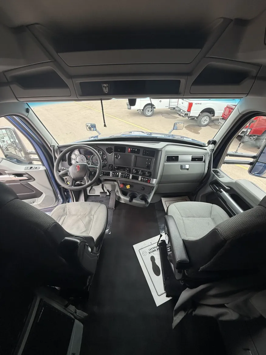 2022 Kenworth T680 | Photo 13 of 16