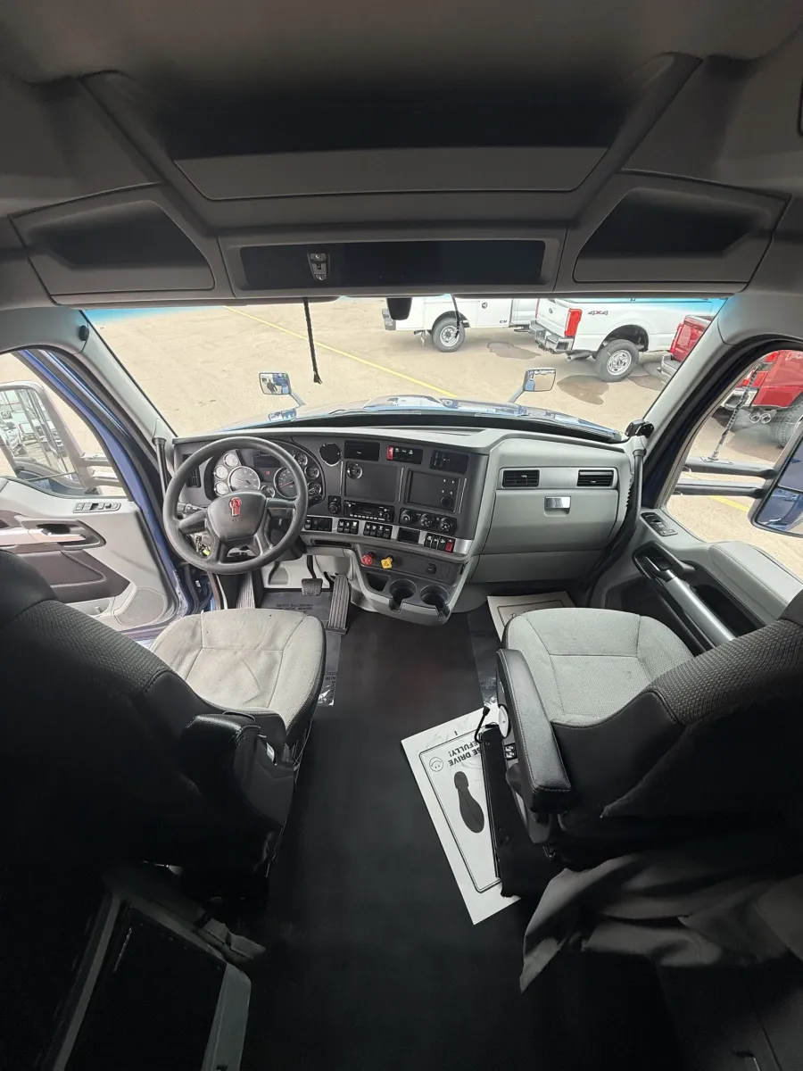 2022 Kenworth T680 | Photo 13 of 16