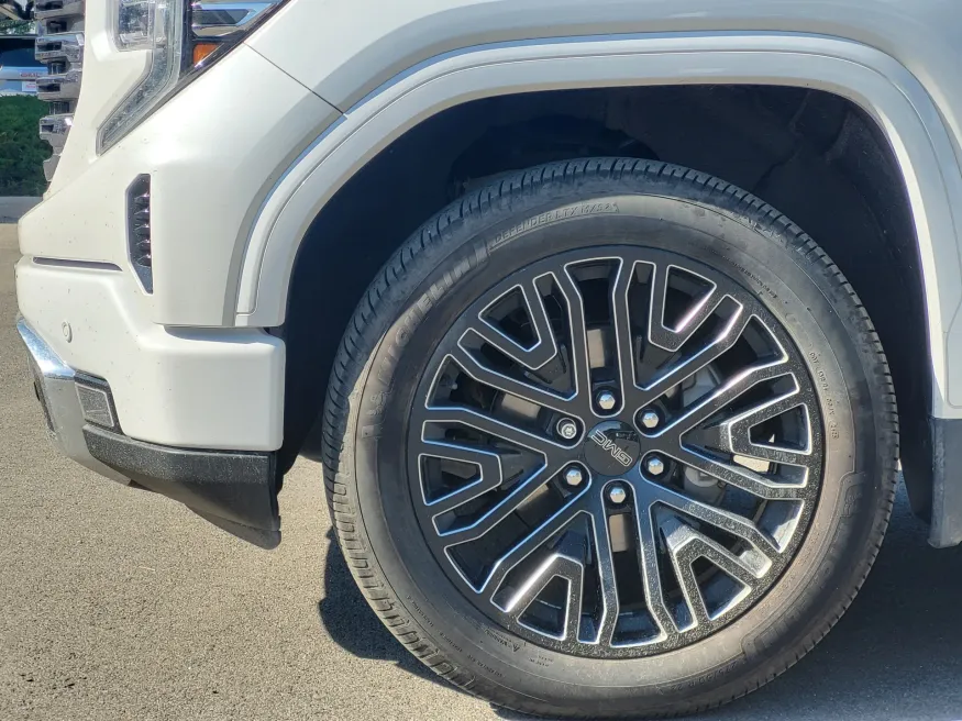 2022 GMC Sierra 1500 Denali Ultimate | Photo 8 of 26