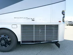 2026 Newmar Mountain Aire 4118 | Thumbnail Photo 28 of 31